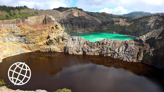 Kelimutu’s Three-Color Lake, A Natural Palette That Changes with Time