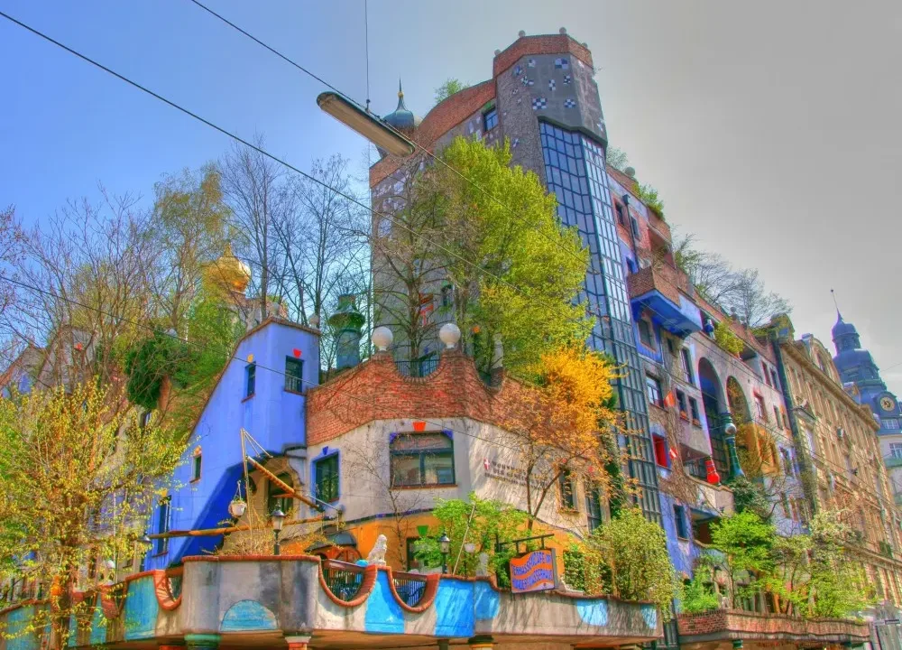 Hundertwasserhaus Vienna’s Eco-Friendly Expressionist Masterpiece