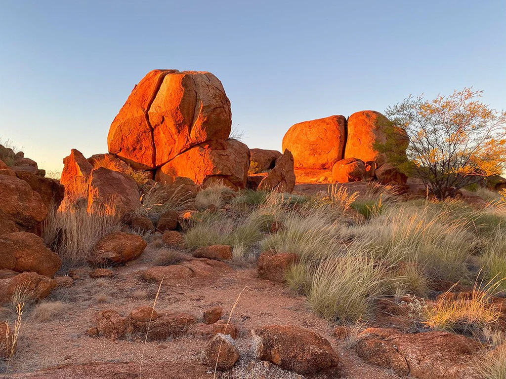 The Pink-Tinged Mountains of Western Australia Nature’s Unusual Landscape